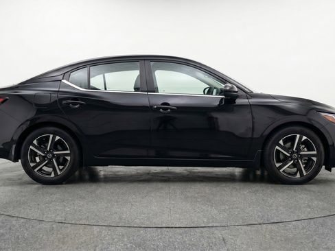 Used 2025 Nissan Sentra SV FWD image 11
