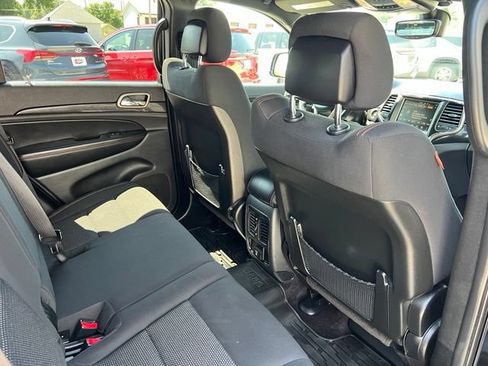 Used 2017 Jeep Grand Cherokee Laredo AWD/4WD image 15