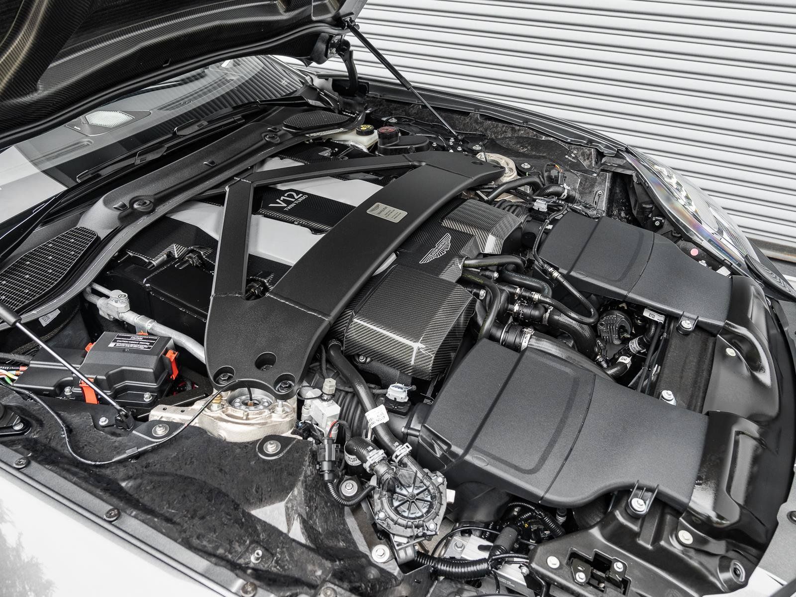 Used 2025 Aston Martin Vanquish RWD image 40