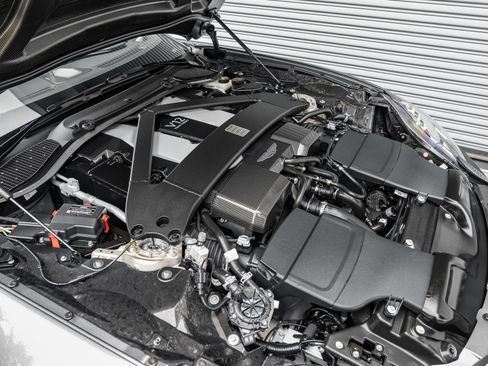 Used 2025 Aston Martin Vanquish RWD image 40