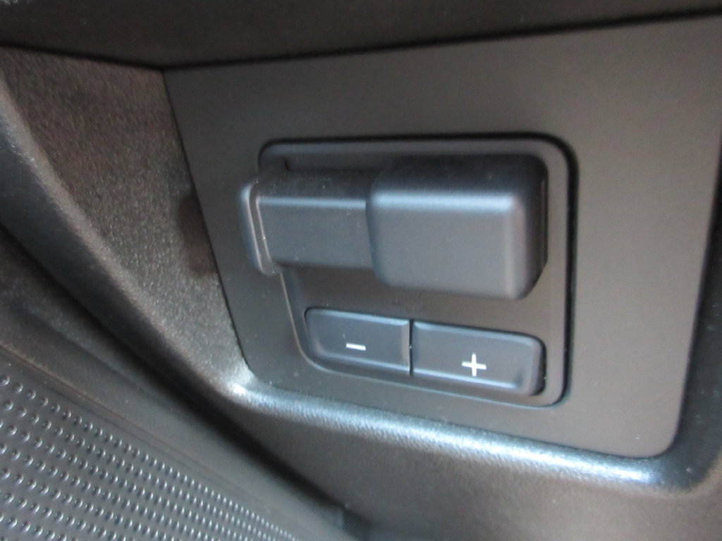 Certified 2025 GMC Canyon Elevation AWD/4WD image 19