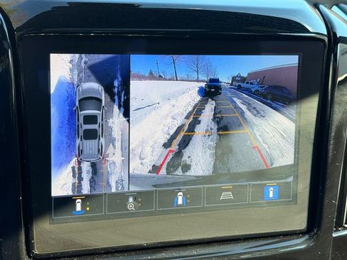 Used 2023 Chevrolet Traverse RS image 21