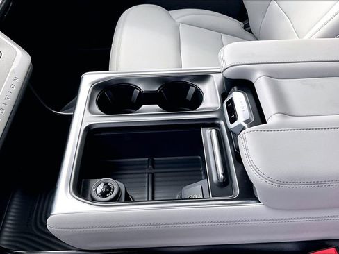 New 2026 Ford Expedition Active image 8