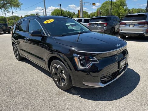 Used 2023 Kia Niro Wave w/ Wave Preserve Package FWD image 4