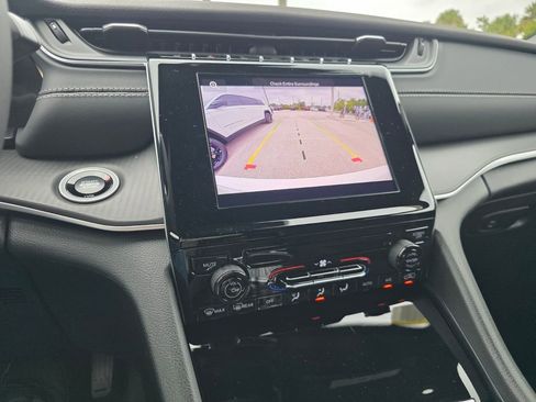 New 2025 Jeep Grand Cherokee L Laredo image 21