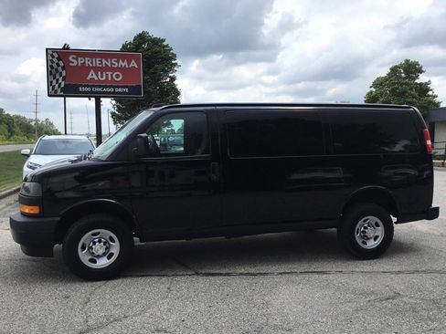Used 2021 Chevrolet Express 2500 w/ Driver Convenience Package RWD image 11