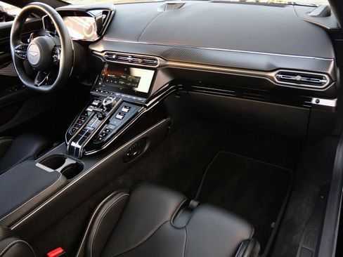 Used 2025 Aston Martin V8 Vantage image 10