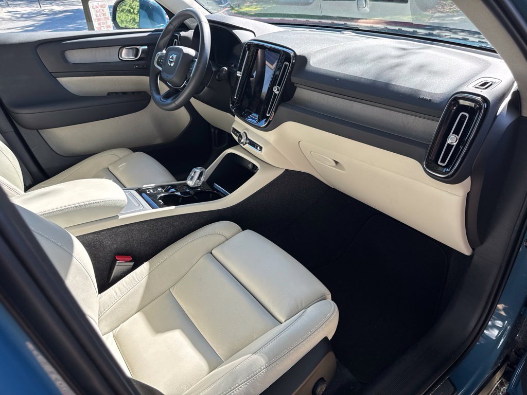 Used 2024 Volvo XC40 B5 Plus w/ Climate Package AWD/4WD image 14