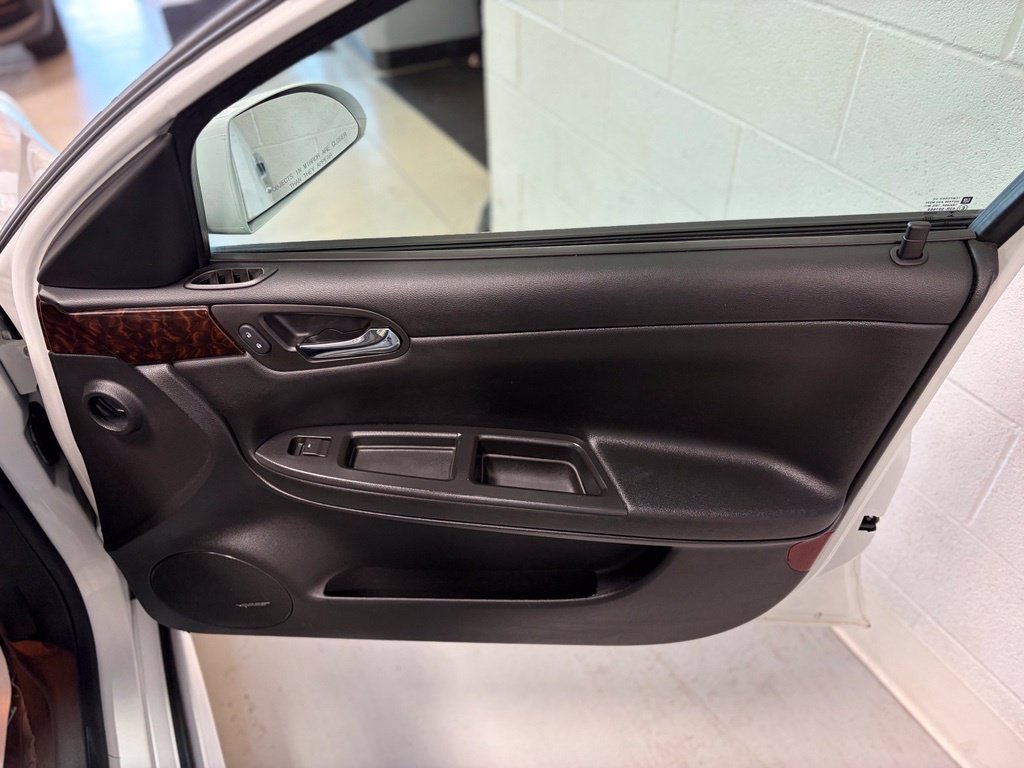 Used 2015 Chevrolet Impala LTZ FWD image 16
