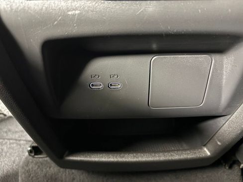 Used 2025 Chevrolet Traverse Z71 AWD/4WD image 34