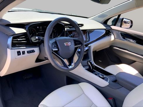 Used 2024 Cadillac XT6 Premium Luxury w/ Technology Package FWD image 17