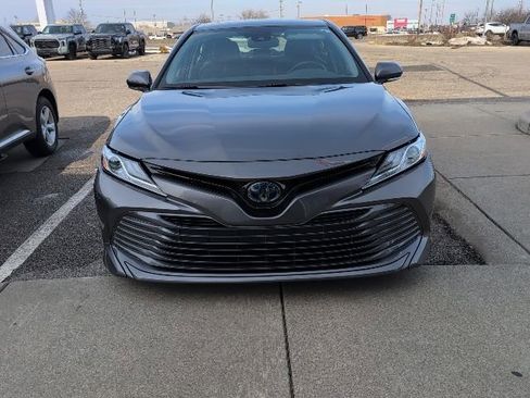 Used 2019 Toyota Camry XLE image 3