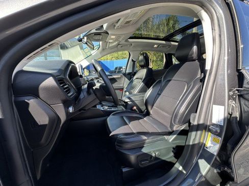 Used 2022 Ford Escape Titanium w/ Class II Trailer Tow Package image 13