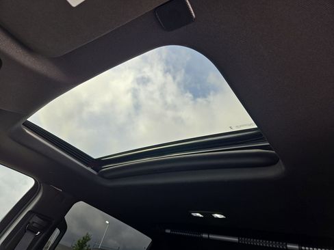 Used 2024 Chevrolet Silverado 1500 ZR2 w/ Technology Package image 17