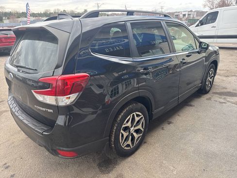 Used 2019 Subaru Forester Premium w/ All-Weather Package AWD/4WD image 10