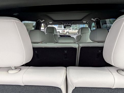 New 2026 Cadillac Vistiq Luxury image 34