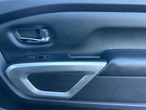 Used 2022 Nissan Titan SV image 20