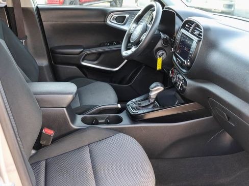 Used 2023 Kia Soul LX w/ Option Group 015 FWD image 17