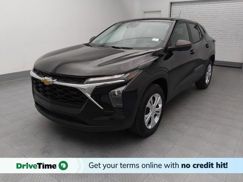Used 2024 Chevrolet Trax LS FWD image 1