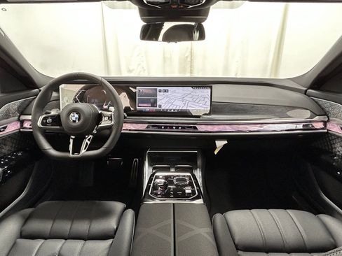 Used 2025 BMW 760i xDrive w/ Executive Package image 8