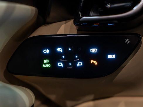 Certified 2024 Ferrari Roma Spider RWD image 33