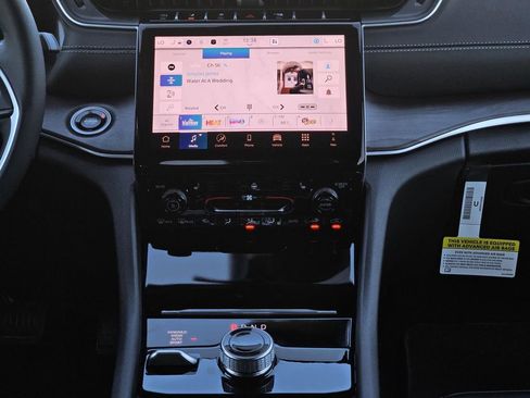 New 2025 Jeep Grand Cherokee Limited image 33