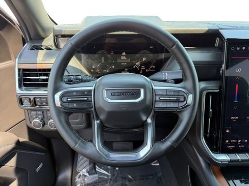 Used 2025 GMC Yukon XL Denali AWD/4WD image 12