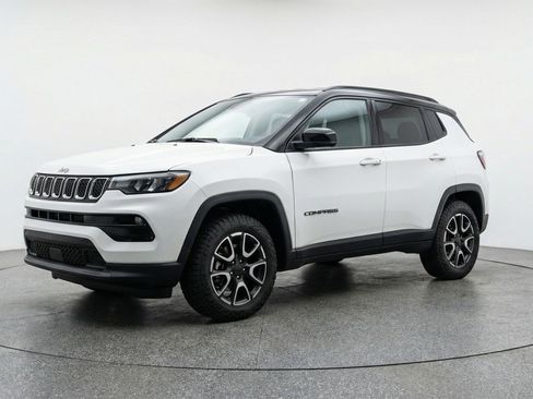 Used 2025 Jeep Compass Trailhawk AWD/4WD image 3