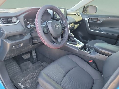 Used 2019 Toyota RAV4 LE FWD image 14