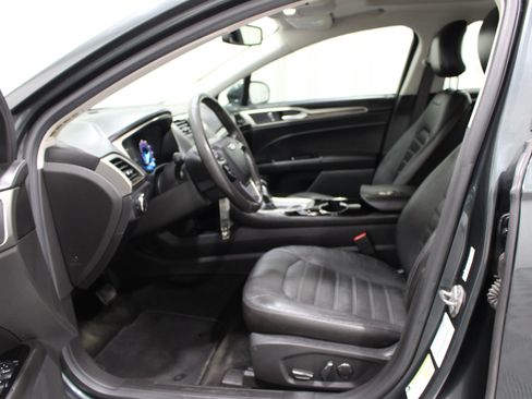 Used 2016 Ford Fusion SE w/ Equipment Group 202A FWD image 3