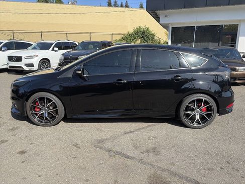 Used 2016 Ford Focus ST w/ Equipment Group 402A FWD image 2