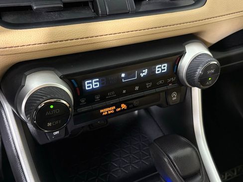 Used 2021 Toyota RAV4 XLE image 29