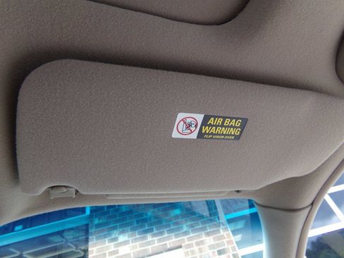 Used 2001 Lincoln Continental image 65