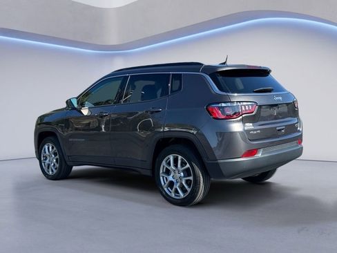 Used 2022 Jeep Compass Latitude w/ Sun and Sound Group image 3