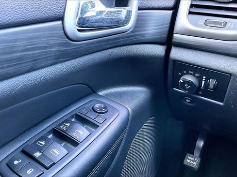 Used 2019 Jeep Grand Cherokee Altitude RWD image 36