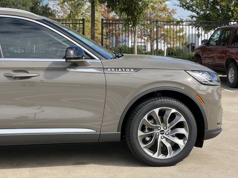 New 2025 Lincoln Aviator Reserve image 12