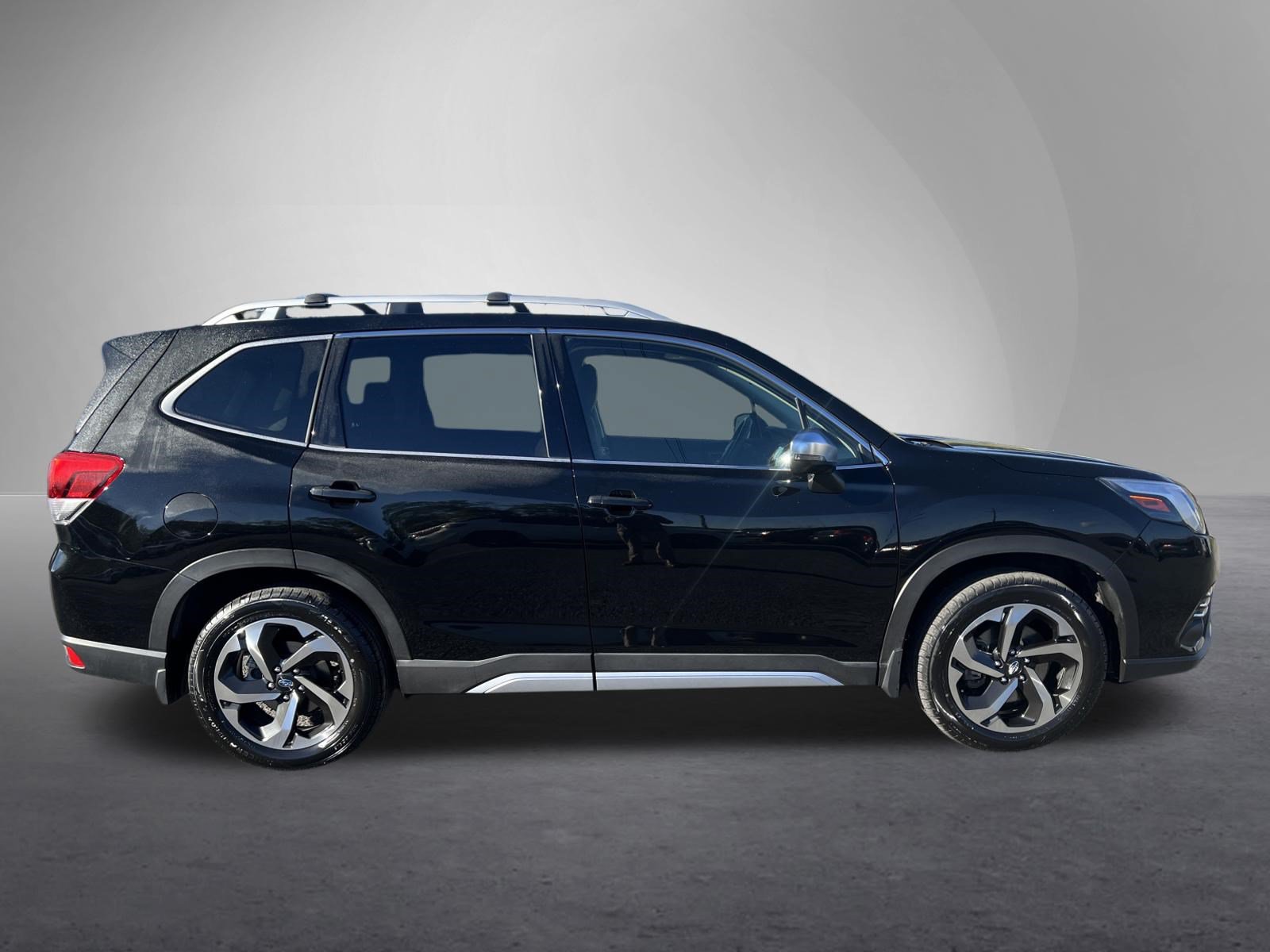 Used 2022 Subaru Forester Touring w/ Popular Package #2 AWD/4WD image 2