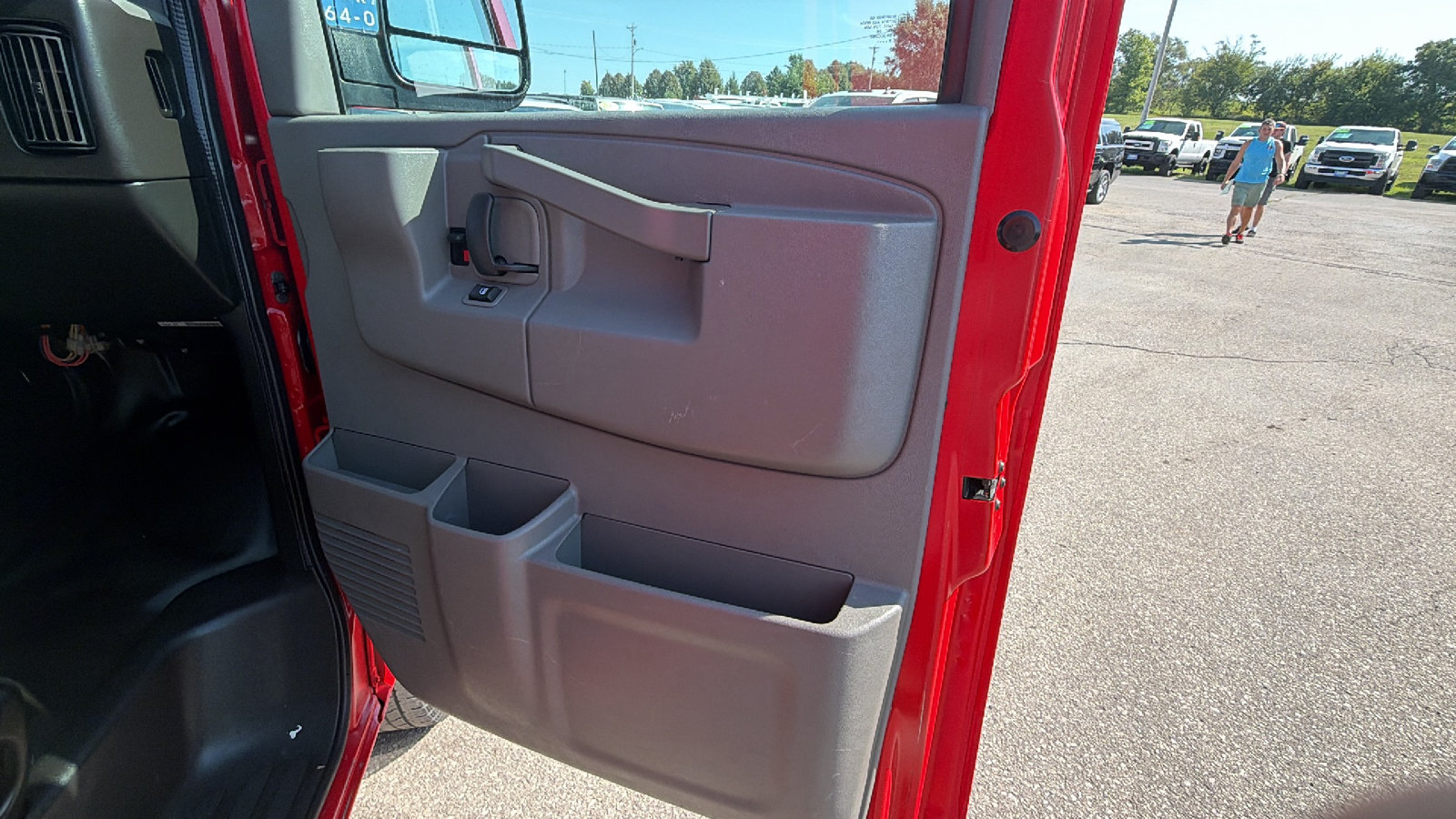 Used 2020 Chevrolet Express 3500 w/ Driver Convenience Package RWD image 18