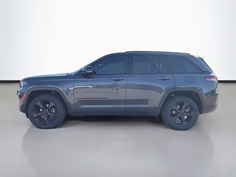 Used 2022 Jeep Grand Cherokee Altitude image 2