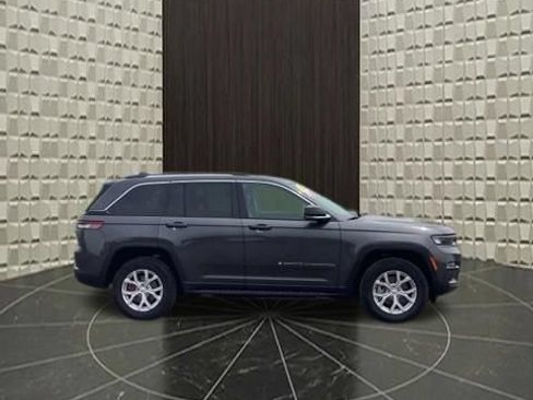 Used 2023 Jeep Grand Cherokee Limited w/ Luxury Tech Group II AWD/4WD image 3