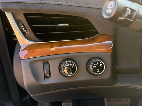 Used 2016 Cadillac Escalade ESV Luxury image 19