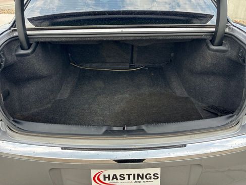 Used 2014 Chrysler 300 RWD image 5