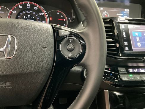 Used 2017 Honda Accord EX-L image 18