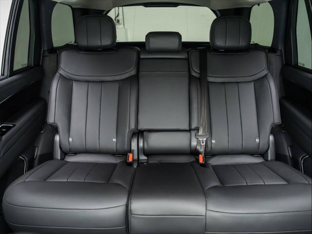 New 2026 Land Rover Range Rover Long Wheelbase SE AWD/4WD image 17