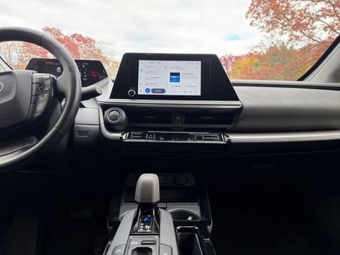 Used 2025 Toyota Prius LE image 18