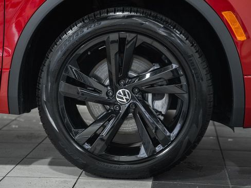 Used 2024 Volkswagen Tiguan SE R-Line image 16