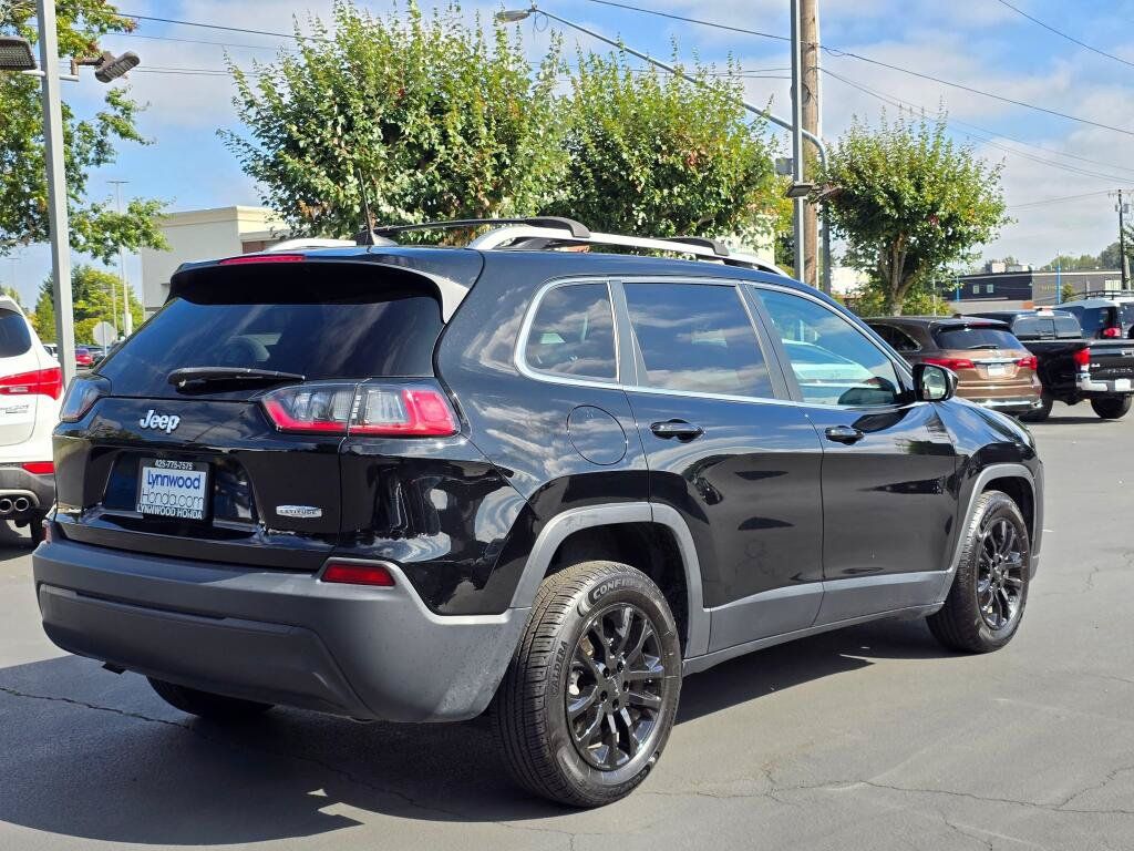 Used 2019 Jeep Cherokee Latitude w/ Cold Weather Group FWD image 11