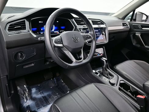 Used 2022 Volkswagen Tiguan SE AWD/4WD image 13