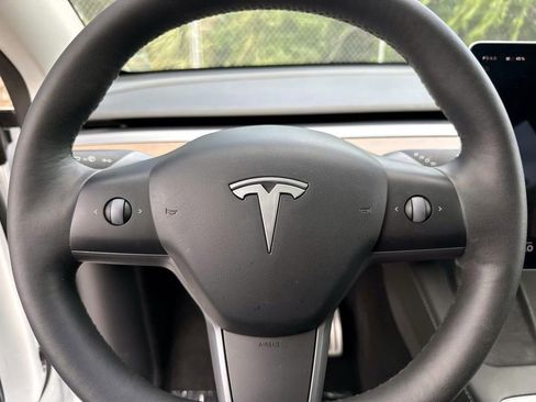 Used 2022 Tesla Model Y Performance AWD/4WD image 23