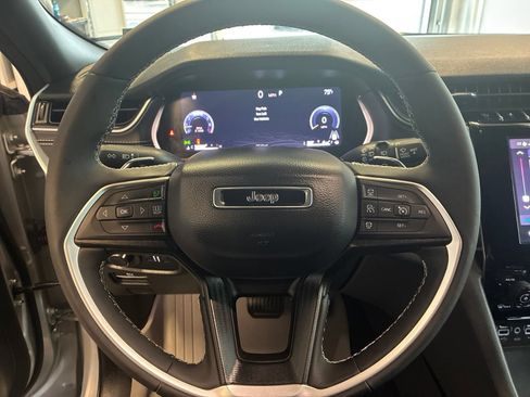 Used 2025 Jeep Grand Cherokee L Altitude AWD/4WD image 22